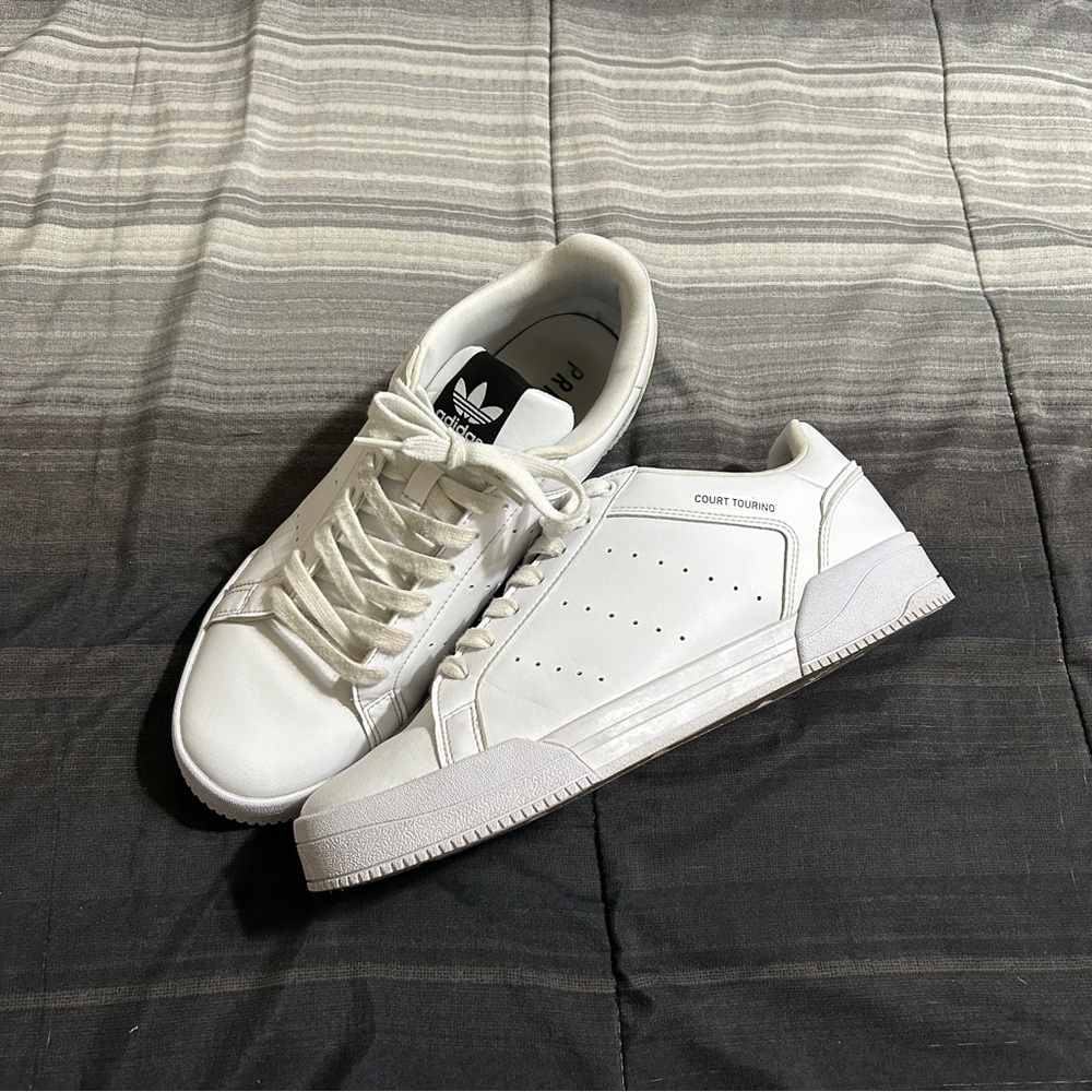 Vintage Adidas Court Tourinos White Sneakers